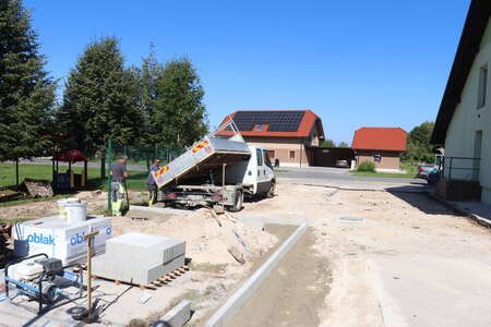 POŠ BEGUNJE UREDITEV OKOLICE 01 FOTO LJUBO VUKELIČ